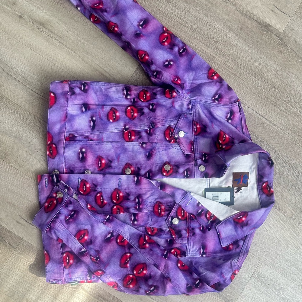 NWT marx jacobs x heaven Purple Jacket with Red Lips Print